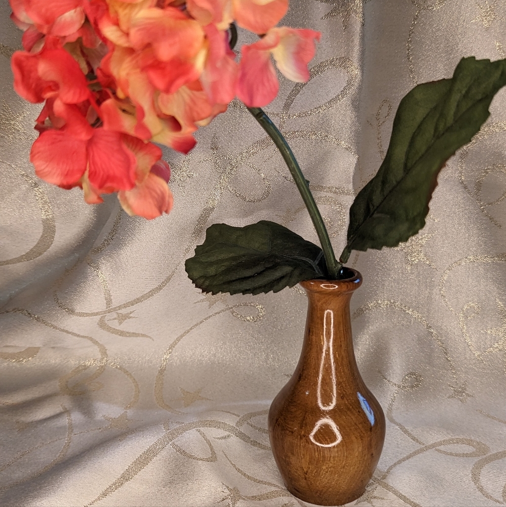 Hand carver Teak vase